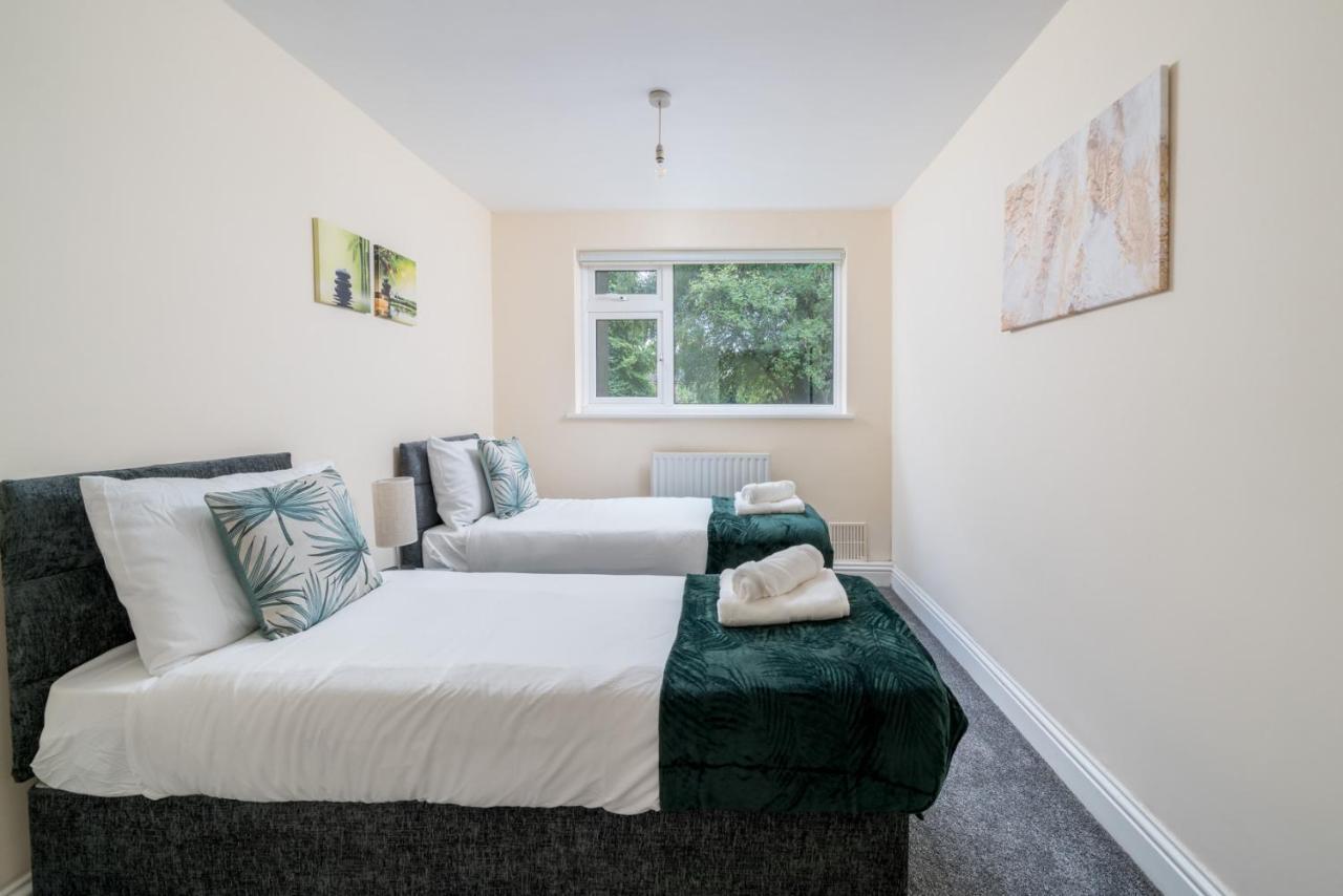 Redhill Surrey 2 Bedroom Pet Friendly Apartment By Sublime Stays Екстериор снимка