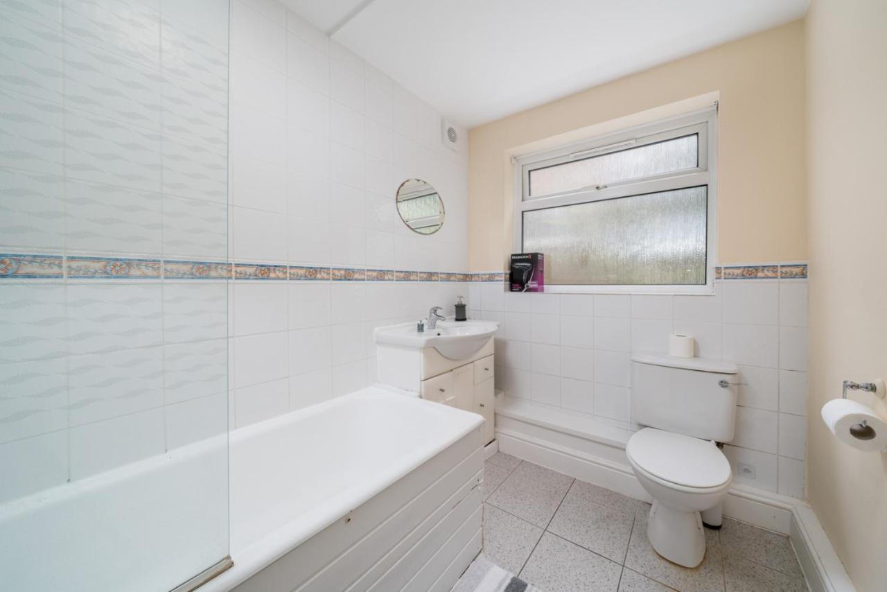 Redhill Surrey 2 Bedroom Pet Friendly Apartment By Sublime Stays Екстериор снимка