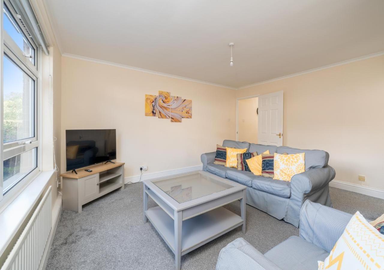 Redhill Surrey 2 Bedroom Pet Friendly Apartment By Sublime Stays Екстериор снимка